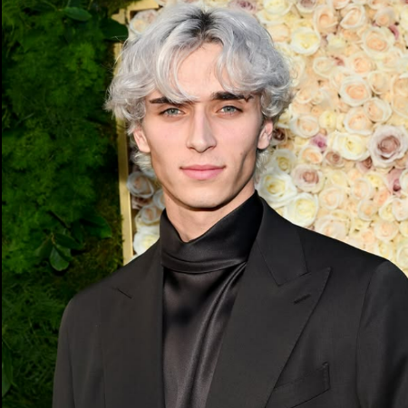 Josh Richards is influencer, entrepreneur, and actor.